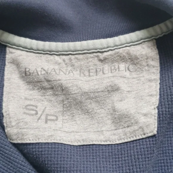 Men's Banana Republic collared Henley long sleeve. Size small. EUC - Picture 2 of 4